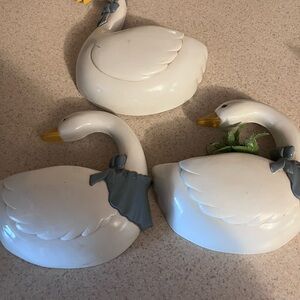 Charming White Swan Wall Hook Set